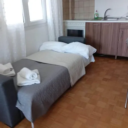 Apartment διαμερισμα στο κεντρο διπλα στην θαλασσα *