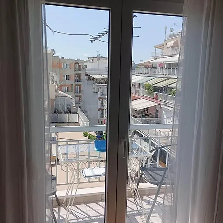 διαμερισμα στο κεντρο διπλα στην θαλασσα Apartment *